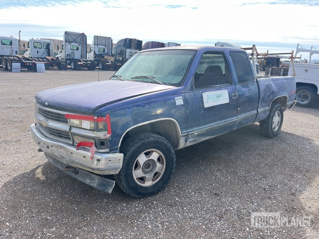 1995 Chevrolet 1500 1995 Chevrolet 1500 4X4 Extended Cab Pickup (Inoperable)