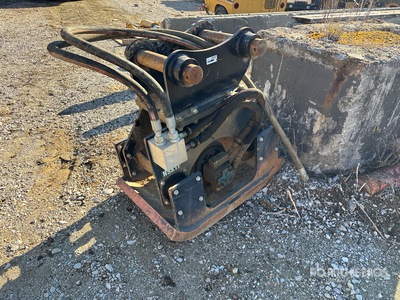 Stanley HSX11125S 38 in Excavator plate compactor