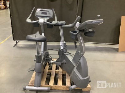 (2) Life Fitness 95Ci Exercise Bikes