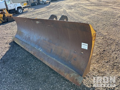 1995 Balderson 144 in 6 way Dozer Blade Attachment Divers - Accessoires pour chargeuse sur roues