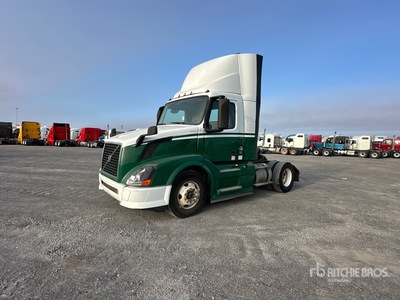 2015 Volvo VNL300 4x2 تراكتور شاحنة (أحادي المحور)