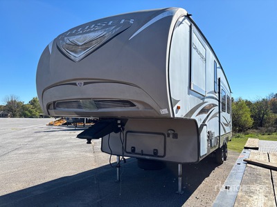 2013 Crossroads CFL28CS13 28 ft T/A Travel Trailer