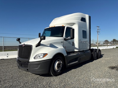 2023 International LT625 6x4 Cabeza Tractora Cabina Dormitorio