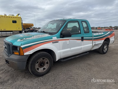 2006 Ford F-250 4x2 Extended Cab Pickup
