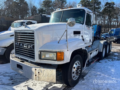 1999 Mack CL713 6x4 8x4 Tracteur Routier (Inoperable)