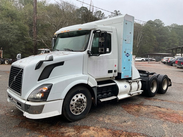 2015 Volvo VNL CNG 6x4 T/A Day Cab Truck Tractor