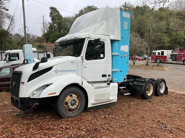 2020 Volvo VNL CNG 6x4 T/A Day Cab Truck Tractor (Inoperable)
