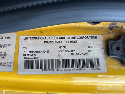 2006 International 4300 4x2 Van Truck