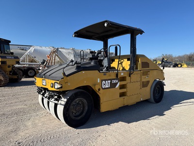 2017 Cat CW34 8 Wheel Pneumatic Roller