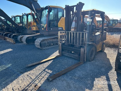 Yale GLP080VXNKAV098 7800 lb Pneumatic Tire Montacargas (Inoperable)