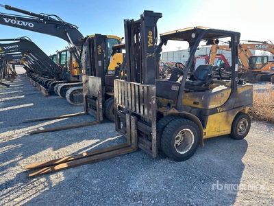 Yale GLP080VXNKAV098 7800 lb Pneumatic Tire Montacargas (Inoperable)