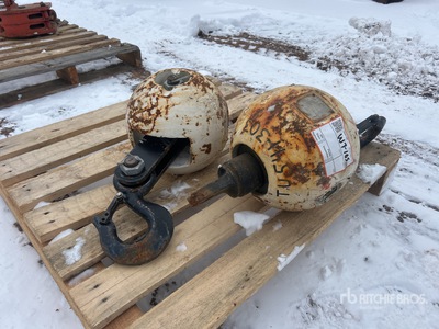 Quantity of (2) Ball Hook Divers - accessoires pour grues