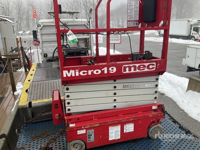 2017 (unverified) MEC Micro 19 Scissor Lift