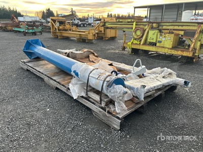 Gorbel Jib crane with vacuum assist ورش و مخازن متنوعة