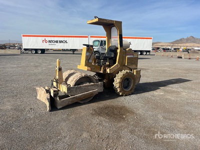 2004 Multiquip RamMax Compacteur à tambour à pieds dameurs
