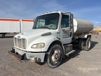 2007 Freightliner M2 106 2000 gal 4x2 Camion cisterna de agua