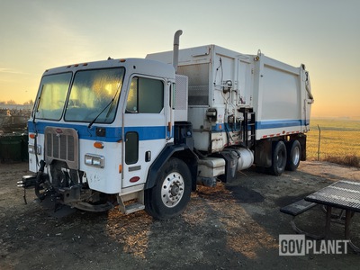 2014 Peterbilt COE 320 6x4 Waste Collection Truck
