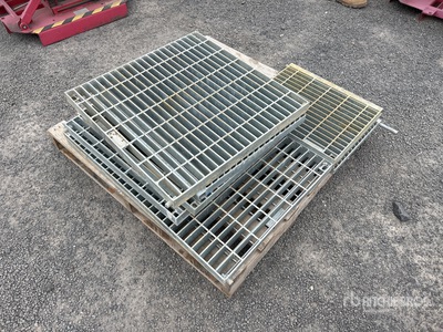 Quantity of Miscellaneous Drain Grates Altro materiale