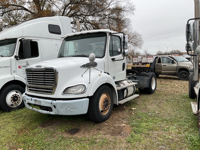 2016 Freightliner M2112 4x2 S/A Day Cab Truck Tractor (Inoperable)