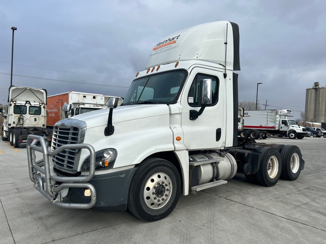 2017 Freightliner Cascadia 6x4 T/A Day Cab Truck Tractor