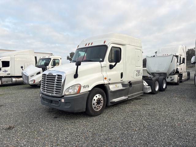 2018 Freightliner Cascadia 125 6x4 T/A Sleeper Truck Tractor