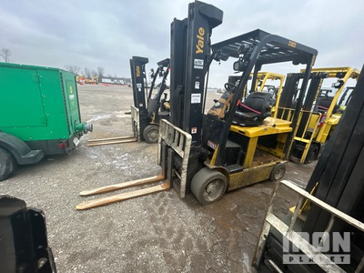 2016 Yale ERC050VG 4-Wheel Sit Down 6650 lb Electric Forklift (Inoperable)