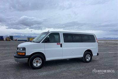 2015 Chevrolet Express 11 Passenger Van