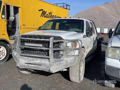 2013 Ford F-350 XL 4x4 Crew Cab Camion à Plateau (Inoperable)