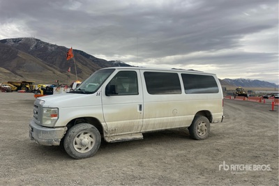 2013 Ford E-350 11 Fourgonnette de passagers