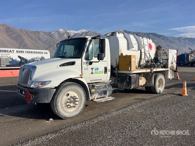 2003 International 4300 600 gal 4x2 Lube Truck (Glider Kit)