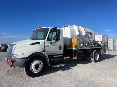 2003 International 4300 600 gal 4x2 Fuel and Lube Truck (Glider Kit)