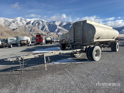 1975 5200 gal Pup Water Trailer cisterna