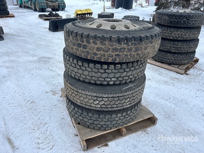 Quantity of (4) Sailun 11R22.5 Pneus