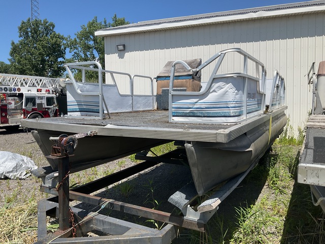 1994 Sea Hunt 20 ft Pontoon Boat w/ Trailer