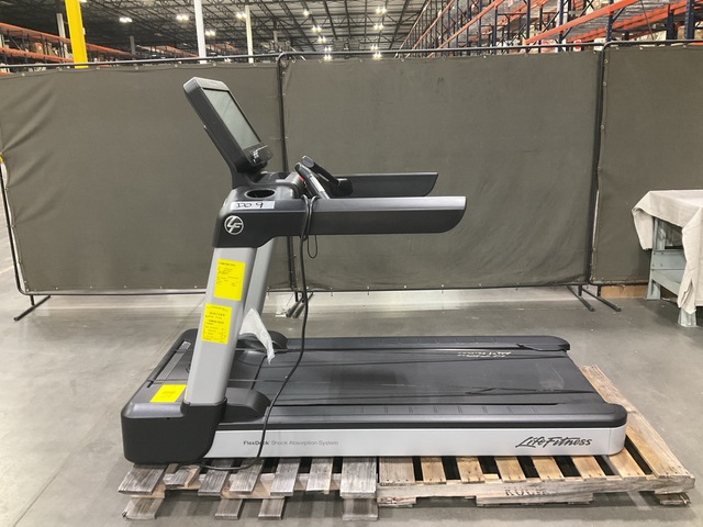 Life Fitness FlexDeck Treadmill Life Fitness FlexDeck Treadmill