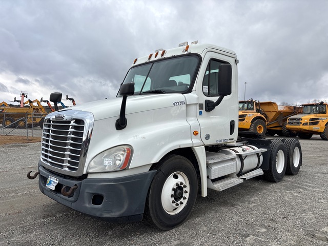2011 Freightliner Cascadia 6x4 T/A Day Cab Truck Tractor