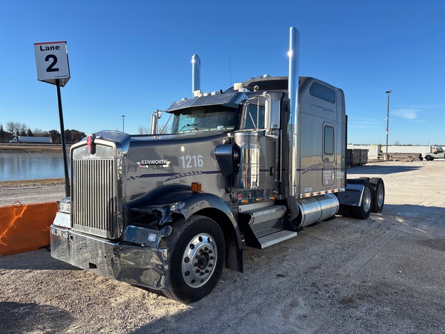 2005 (unverified) Kenworth W900 6x4 T/A Sleeper Truck Tractor