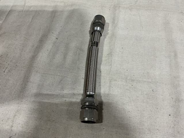 (13) Eaton AE1002485M0120 Hose Assemblies