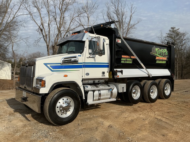 2022 Western Star 4700SF 8x4 Tri/A Dump Truck