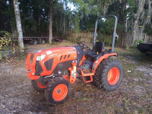 2021 Kubota LX2610SUHSD 4WD Utility Tractor 2021 Kubota LX2610SUHSD 4WD Utility Tractor