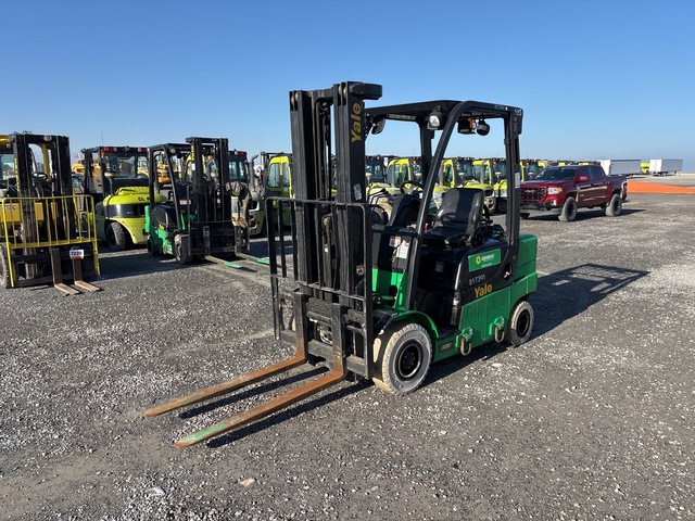 2015 Yale GTP050LXNDAE087 4750 lb Pneumatic Tire Forklift