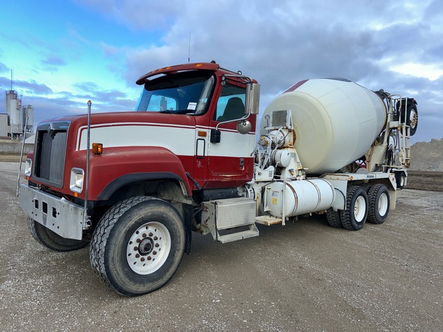 2003 International 5500i 8x4 Mixer Truck