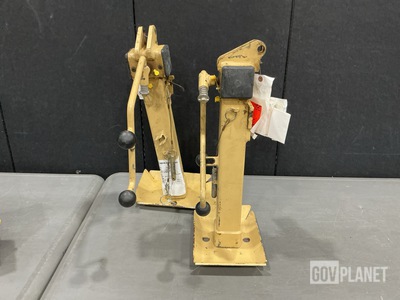 (2) Pearson Engineering PE33302 Hydraulic Hand Jacks