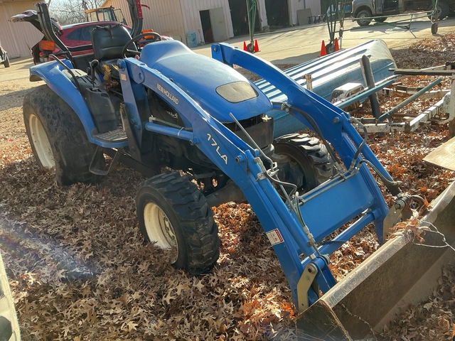 2002 New Holland TC35D 4WD Utility Tractor 2002 New Holland TC35D 4WD Utility Tractor