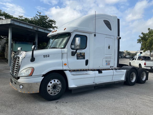 2013 Freightliner Cascadia 125 6x4 T/A Sleeper Truck Tractor