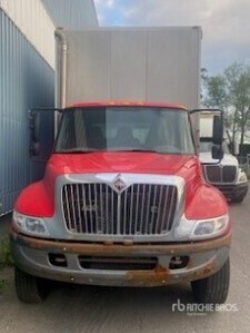 2004 International 4400 SBA 4x2 Curtain Side Truck