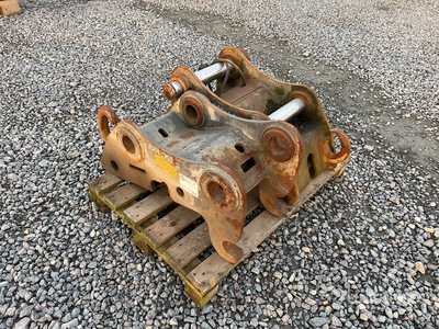 Quantity of (2) Volvo EC220 S1 Hydraulic Attacco rapido