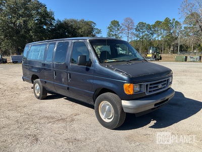 2006 Ford E-350 Super Duty Passenger Van