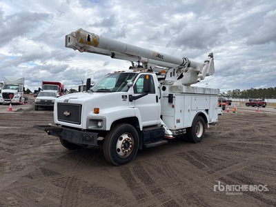 Altec L42M 42 ft on 2008 Chevrolet C7500 4x2 Camion à godets