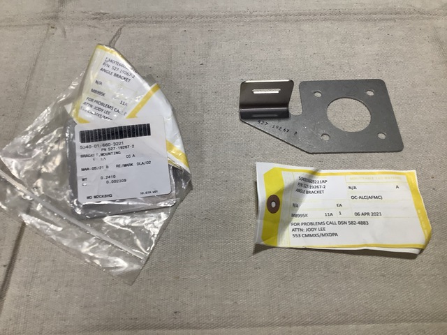 (34) Boeing 527-19267-2 Mounting Brackets